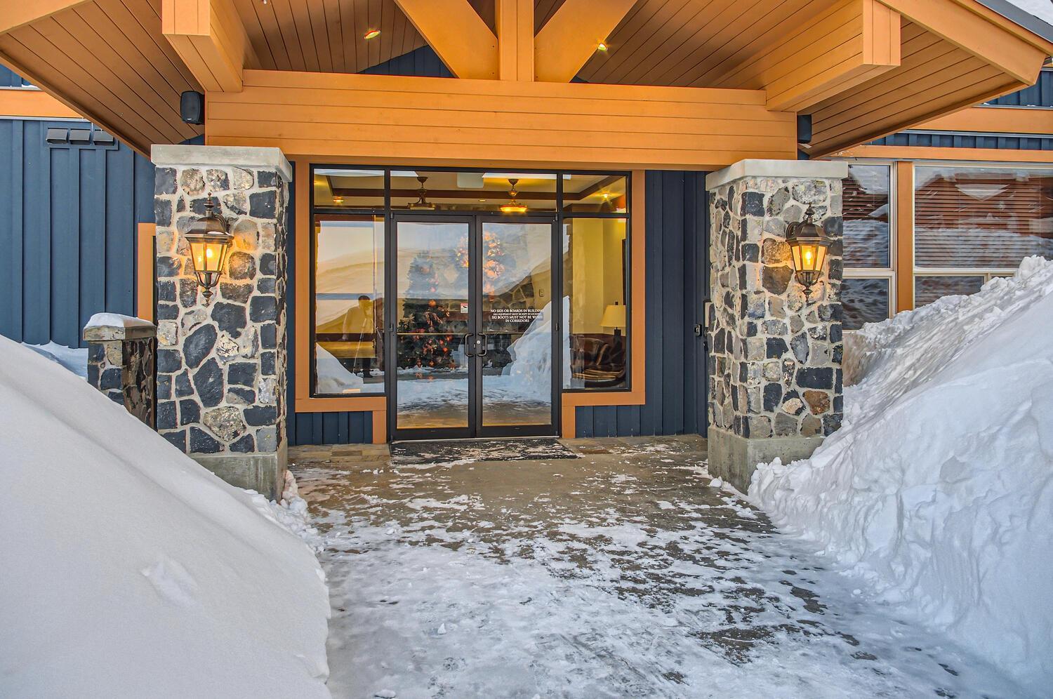 Stonegate Resort Unit B202 Big White Ski Resort Exterior photo